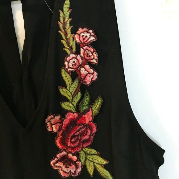 Candies' NWT Blouse 2-Button Keyhole Sleeveless with Rose Applique Size M Black - Picture 3 of 14